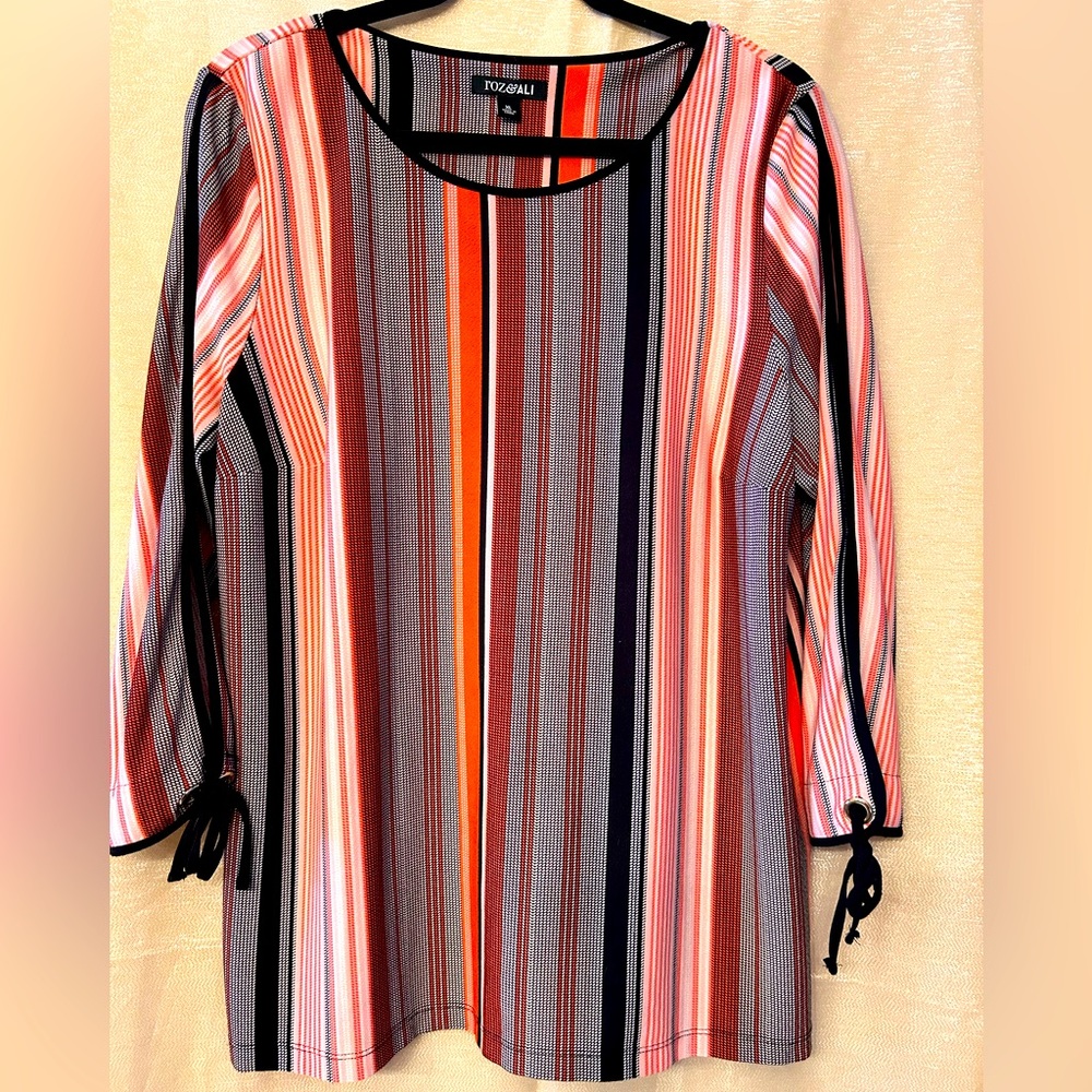 Roz & Ali striped tunic top with slit sleeves and ties at wrist. sz. XL